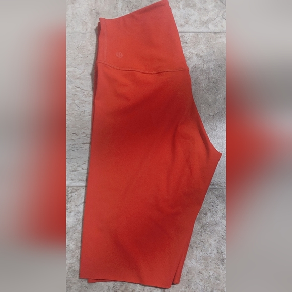 NWOT Lululemon Train to Beach HR Shorts 6 - Picture 5 of 6